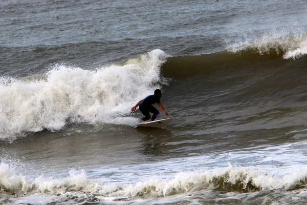 Surfing Jazda Sportowców Fali Specjalnych Tablicach Światła — Zdjęcie stockowe