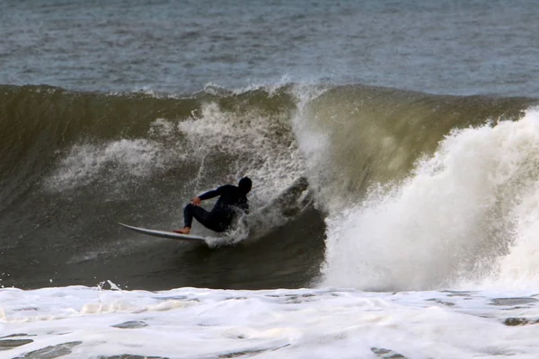 Surf Montando Atletas Uma Onda Tábuas Leves Especiais — Fotografia de Stock