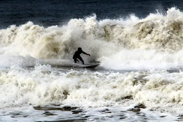 Surf Montar Atletas Una Ola Tablas Ligeras Especiales — Foto de Stock