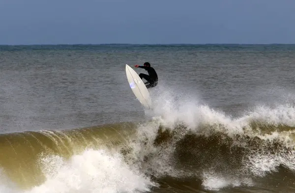 Surfing Ιππασία Αθλητές Ένα Κύμα Ειδικό Φως Πίνακες — Φωτογραφία Αρχείου