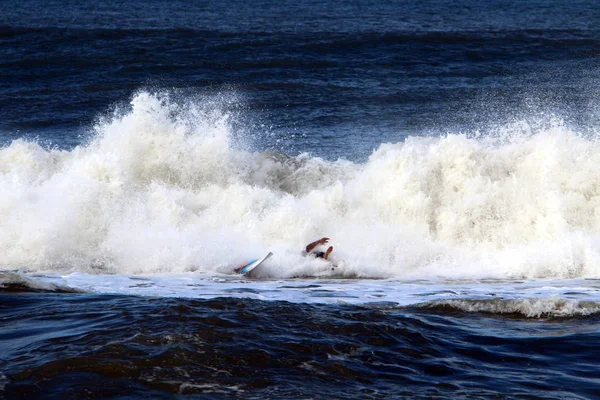 Surf Montar Atletas Una Ola Tablas Ligeras Especiales —  Fotos de Stock