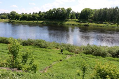 sonra yağmur güneş ve çiçekleri geliyor 