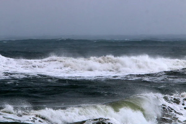 以色列沿海地中海上的风暴 — 图库照片