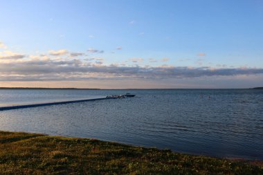 Yatak tarafından shore bir gemi veya tekne bağlama için özel donanımlı bir yerdir 