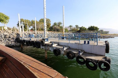 Yatak tarafından shore bir gemi veya tekne bağlama için özel donanımlı bir yerdir 