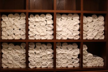 büyük bir mağazadan bir mağaza içinde hava ile şişirilen balonlar 