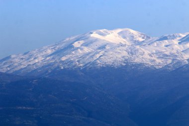 Mount Hermon İsrail ve kış sporları nerede pratik yapabilirsiniz tek yer en yüksek dağıdır. 