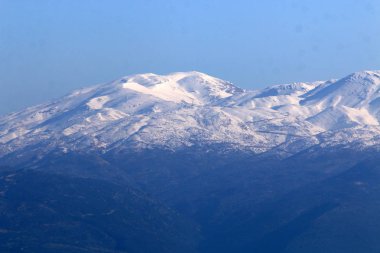 Mount Hermon İsrail ve kış sporları nerede pratik yapabilirsiniz tek yer en yüksek dağıdır. 