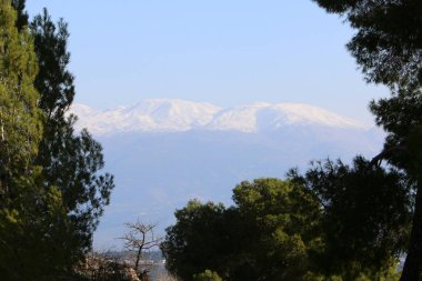 Mount Hermon İsrail ve kış sporları nerede pratik yapabilirsiniz tek yer en yüksek dağıdır. 