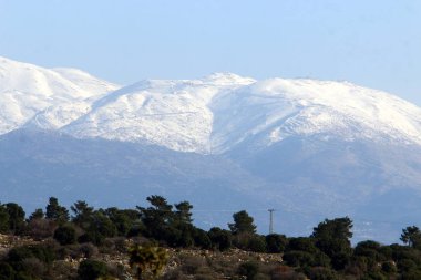 Mount Hermon İsrail ve kış sporları nerede pratik yapabilirsiniz tek yer en yüksek dağıdır. 