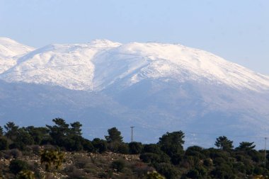 Mount Hermon İsrail ve kış sporları nerede pratik yapabilirsiniz tek yer en yüksek dağıdır. 