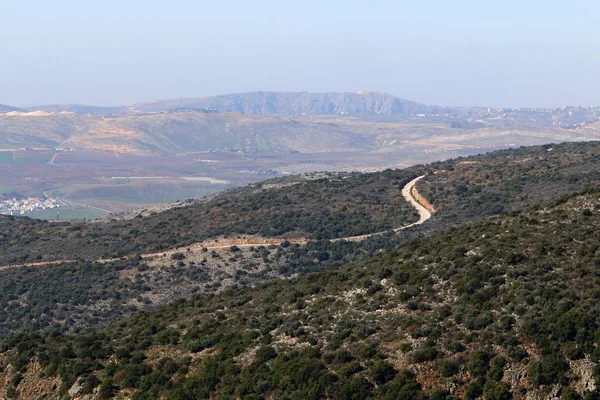 Δρόμος Πηγαίνει Πολύ Πέρα Από Τον Ορίζοντα — Φωτογραφία Αρχείου