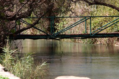 Köprü Nehri üzerinde inşa edilen bir yapay yapıdır 