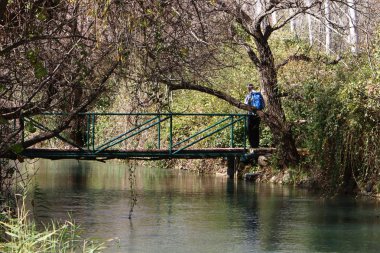 Köprü Nehri üzerinde inşa edilen bir yapay yapıdır 