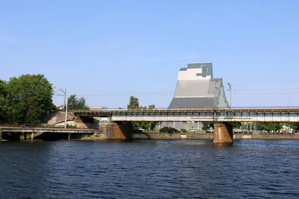 Puente Una Estructura Artificial Erigida Sobre Río — Foto de Stock