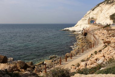 İsrail Kuzey şiddetli bir fırtınanın sonra Akdeniz'de Sahili 