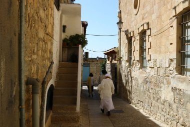 eski büyük şehirde eski dar sokak 