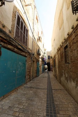 eski büyük şehirde eski dar sokak 