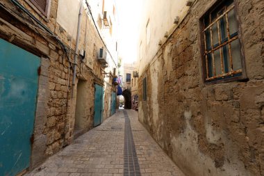 eski büyük şehirde eski dar sokak 