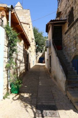 eski büyük şehirde eski dar sokak 