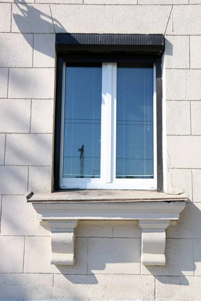 Okno Architektonický Detail Stavby Které Slouží Pro Vstup Světla Místnosti — Stock fotografie
