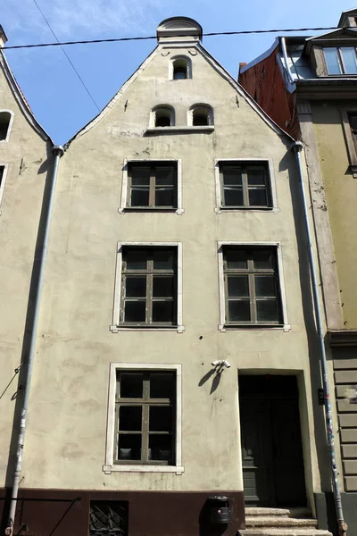 Okna Architektonicznego Detalu Konstrukcji Który Służy Wejść Światło Pokoju Wentylacji — Zdjęcie stockowe
