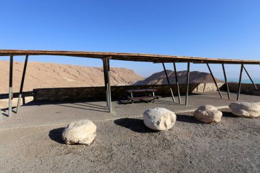 Sahilde sıcak güneş'ten gölgelik 