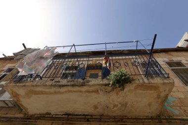 balkon ve Kudüs şehri içinde pencere eşiği 