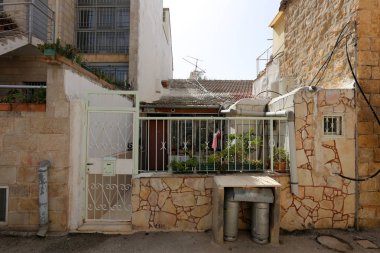 Kudüs, İsrail devletinin başkenti Antik şehri sokaklarında yürümek. 