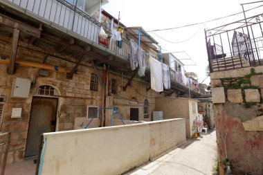 Kudüs, İsrail devletinin başkenti Antik şehri sokaklarında yürümek. 