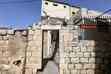 Kudüs, İsrail devletinin başkenti Antik şehri sokaklarında yürümek. 