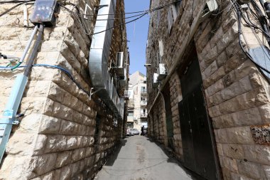 Kudüs, İsrail devletinin başkenti Antik şehri sokaklarında yürümek. 