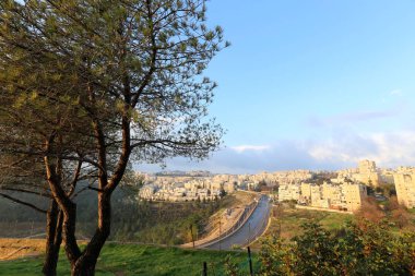 Kudüs, İsrail devletinin başkenti Antik şehri sokaklarında yürümek. 