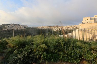 Kudüs, İsrail devletinin başkenti Antik şehri sokaklarında yürümek. 
