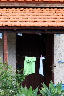 balkonda, Çamaşırhane yıkanmış ve nerede çamaşır makinası? 