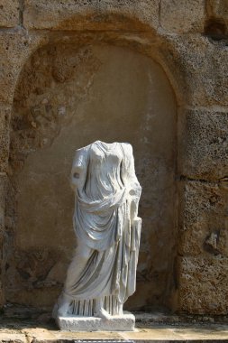 Caesarea İsrail'in Akdeniz kıyılarında antik bir yerleşimdir. 