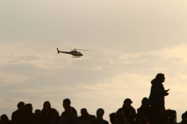 Gökyüzünün rengi ve türünü bağlıdır günün saati, yıl ve ana hava zaman 