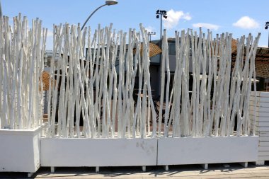 Çit - geçiş için yangın dolapları ve gates geçiş için başka bir bölgede, bir çit korumak için hizmet yapmak. 