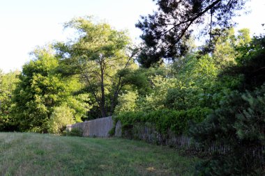 Çit - geçiş için yangın dolapları ve gates geçiş için başka bir bölgede, bir çit korumak için hizmet yapmak. 