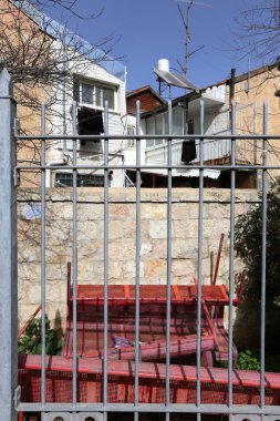 Çit - geçiş için yangın dolapları ve gates geçiş için başka bir bölgede, bir çit korumak için hizmet yapmak. 