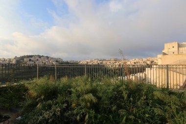 Çit - geçiş için yangın dolapları ve gates geçiş için başka bir bölgede, bir çit korumak için hizmet yapmak. 