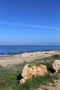 Kuzey İsrail ' Akdeniz'in kıyısında taş yalan 