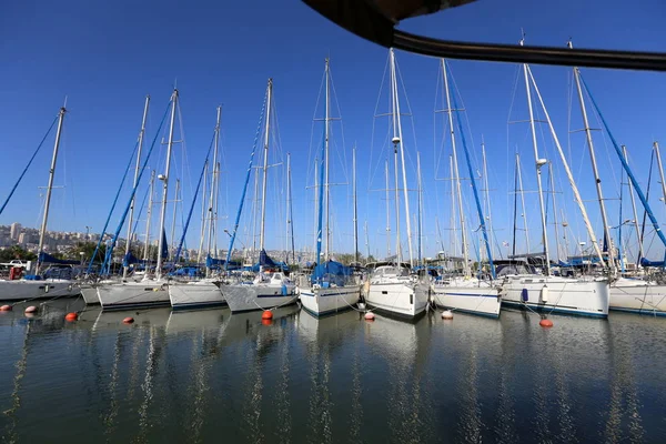 Iates Nas Margens Mar Mediterrâneo Porto — Fotografia de Stock