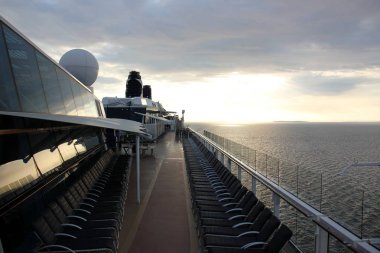 gemi - büyük kargo ve yolcu aracı 