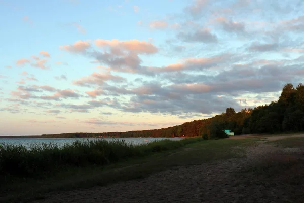 Рано Вранці Схід Сонця Біля Озера — стокове фото