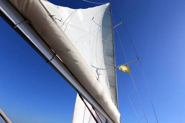 Großes Weißes Segel Auf Einer Jacht Mittelmeer — Stockfoto