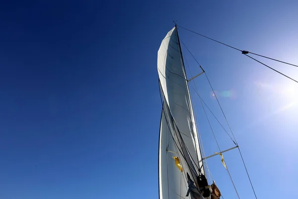 Groot Koolwitje Varen Een Jacht Middellandse Zee — Stockfoto