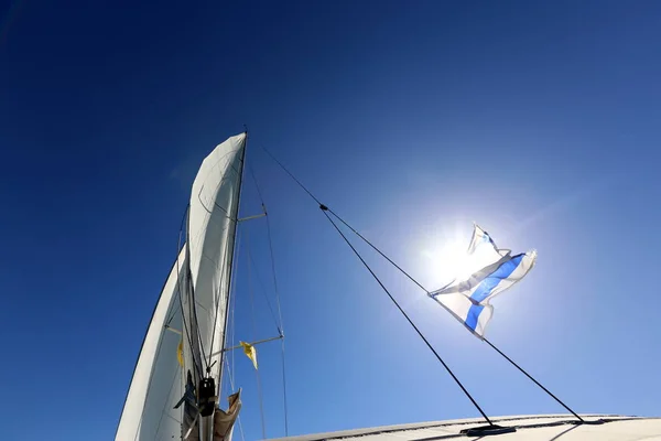 Grande Vela Branca Iate Mar Mediterrâneo — Fotografia de Stock