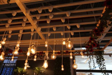 Fener - taşınabilir veya sabit yapay ışık kaynağı 