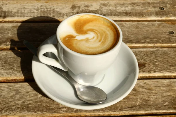 Verre Sur Table Dans Lequel Café Est Versé — Photo